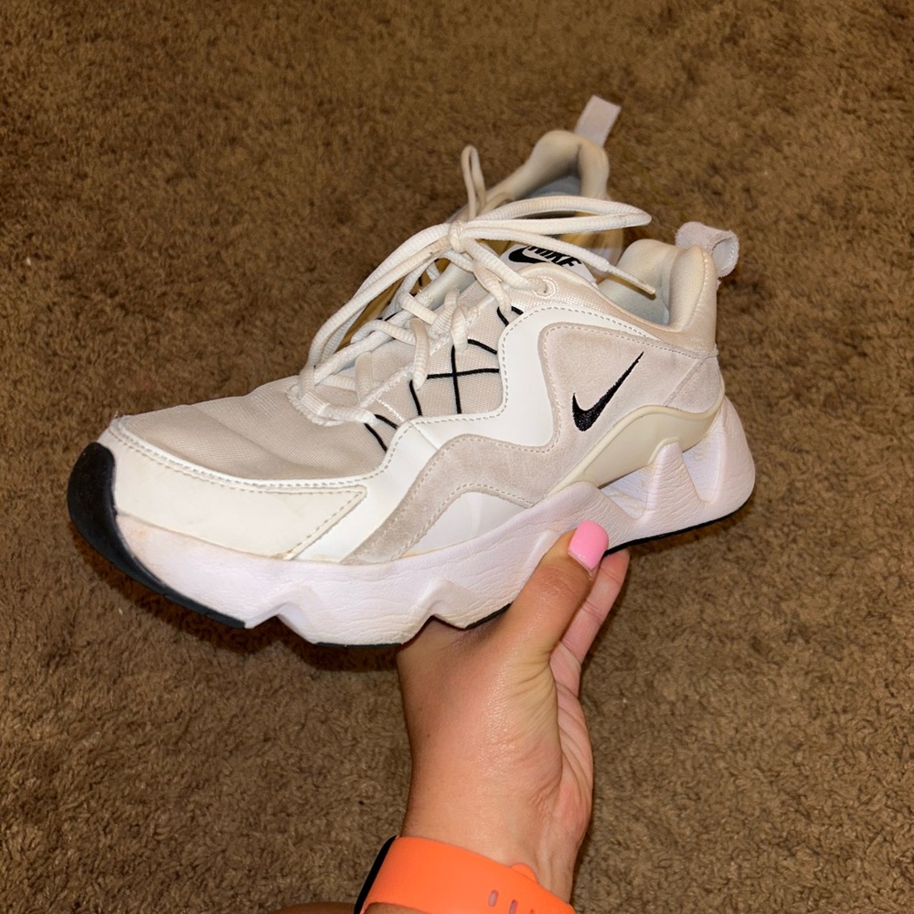 Nike Tennis Shoes